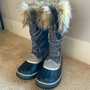 Sorel Joan of Arctic snow boots